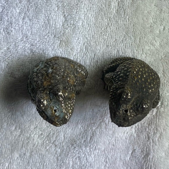Brass Metal Frog Salt & Pepper Shakers Vintage - Picture 2 of 5